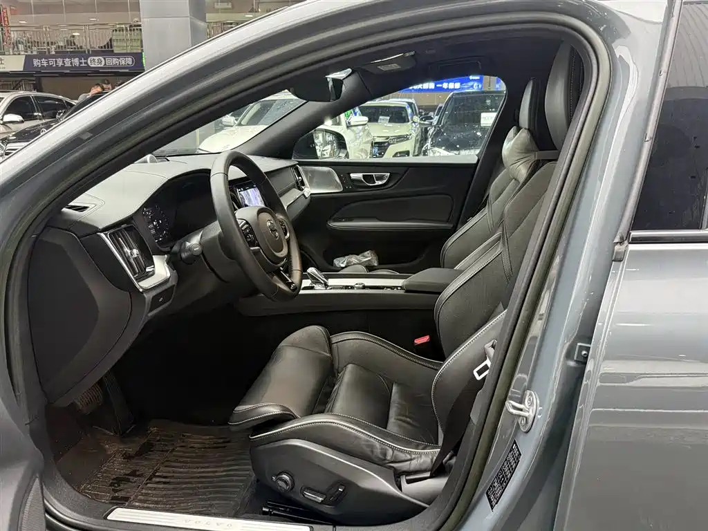 Volvo V60 2023 B5 Sport