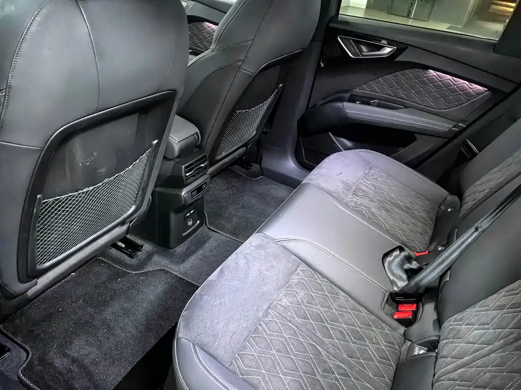 Audi Q4 e-tron — миниатюра 10