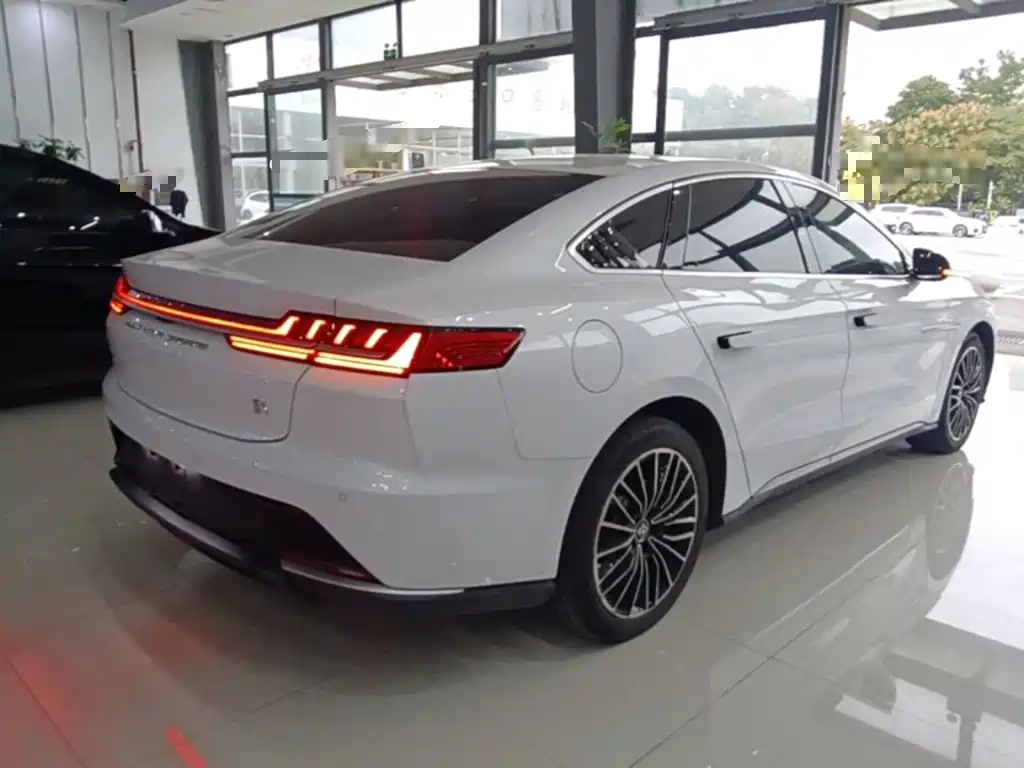 BYD Han — миниатюра 7