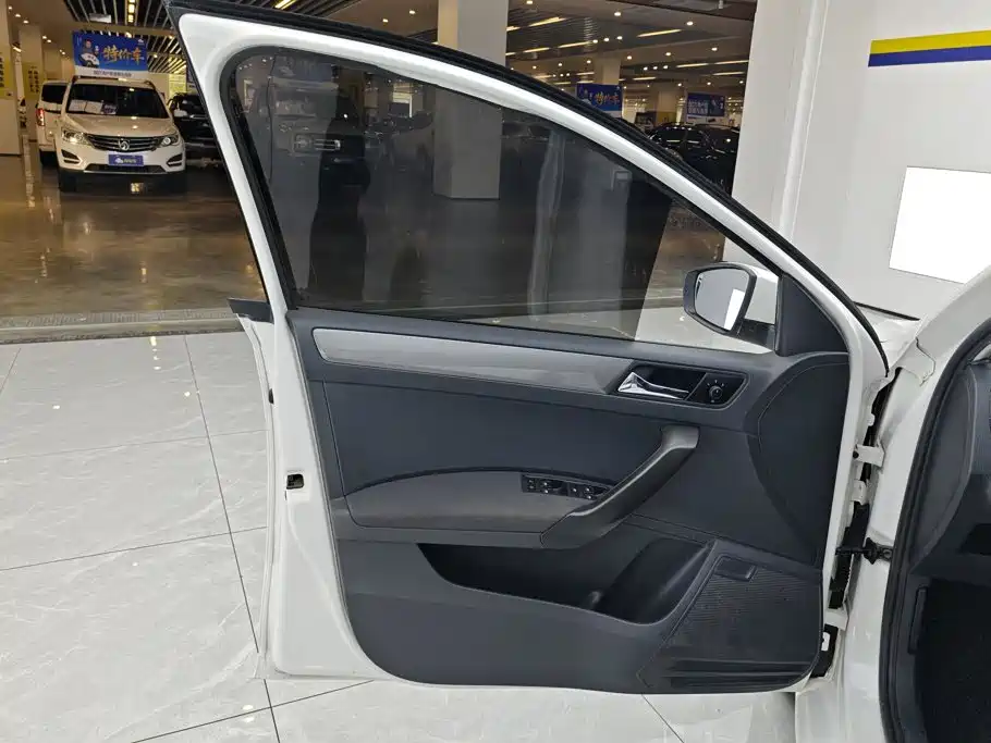 Volkswagen Santana — миниатюра 7