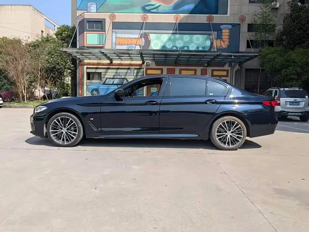 BMW 5 Series — миниатюра 16