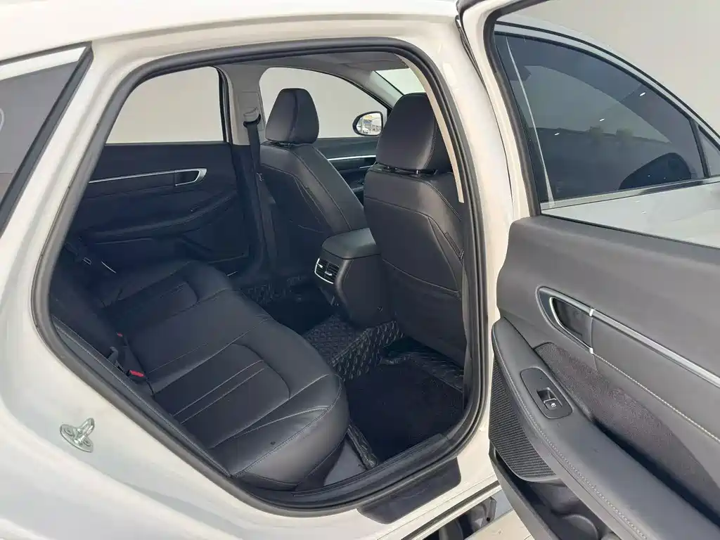 Hyundai Sonata — миниатюра 6