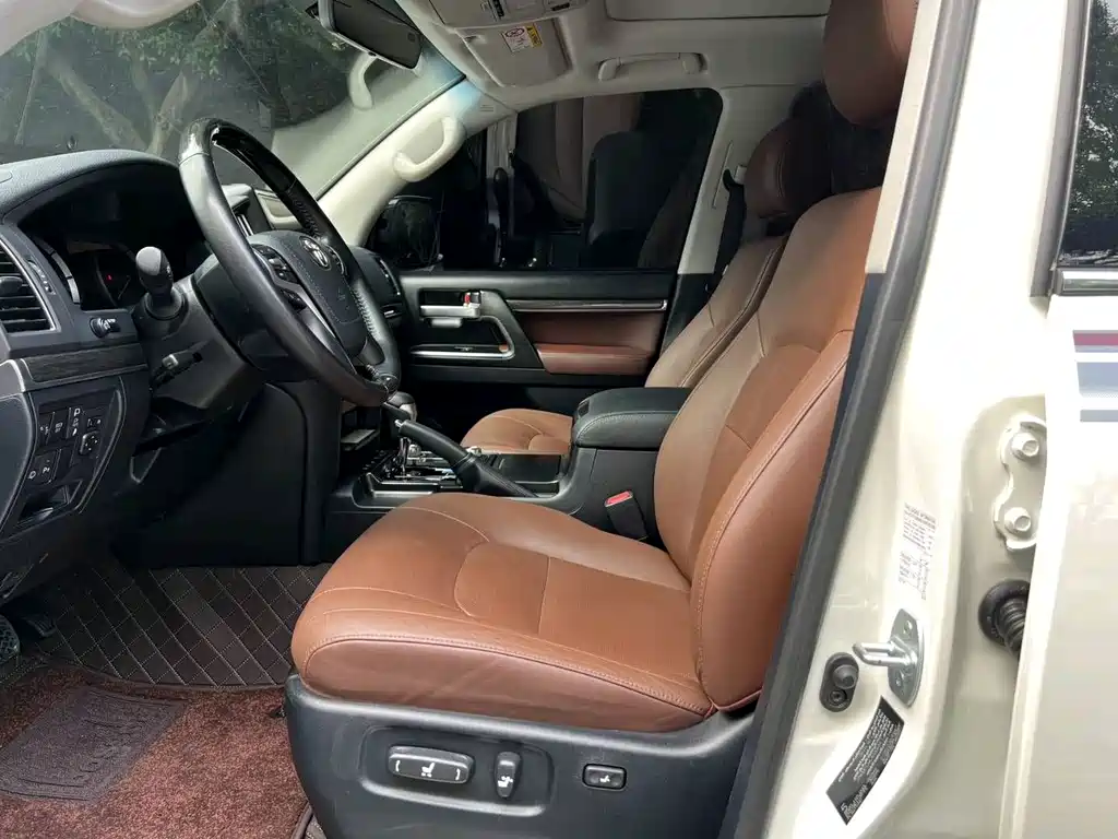 Toyota Land Cruiser 2021 4.0L AT