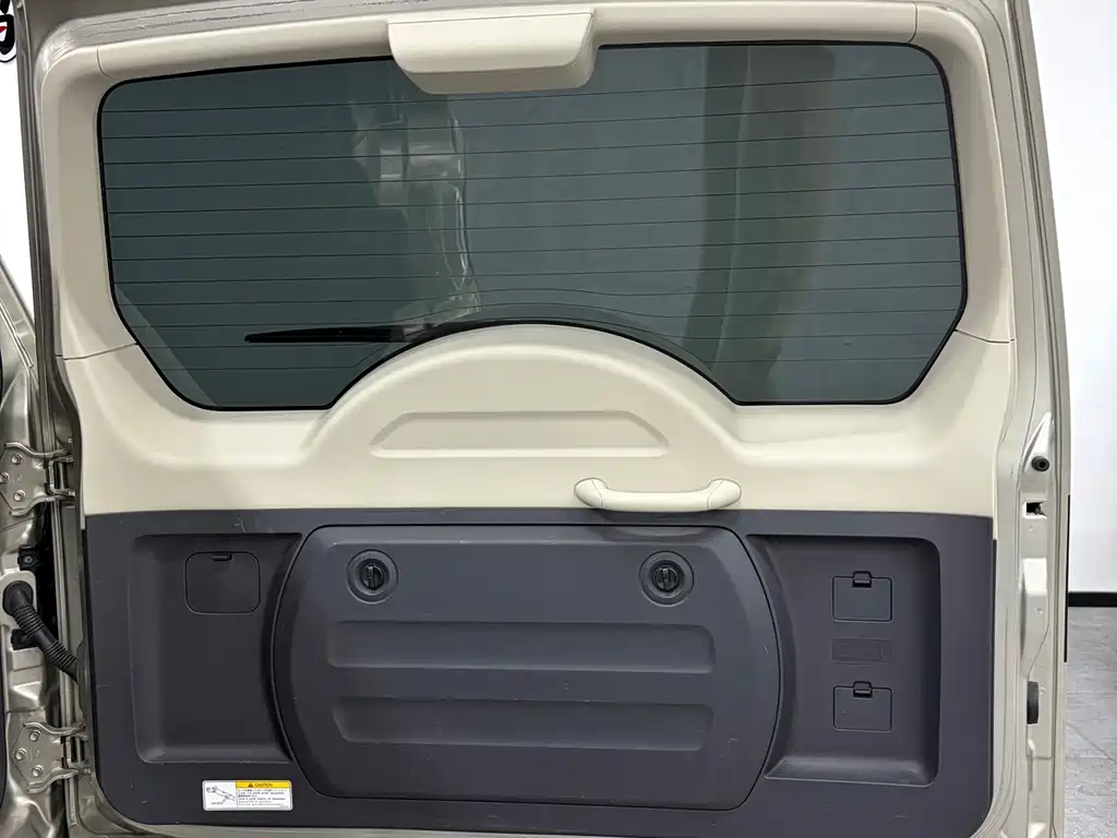 Mitsubishi Pajero (Import) — миниатюра 15