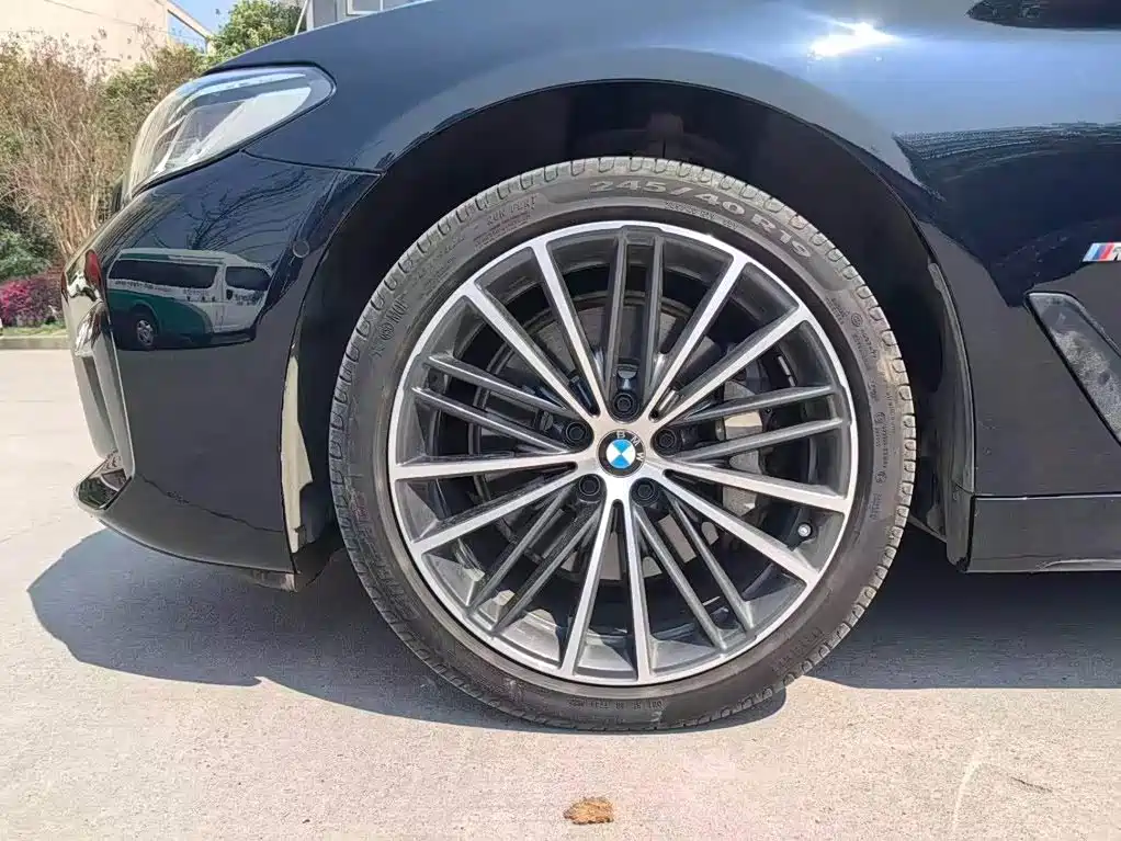 BMW 5 Series — миниатюра 15