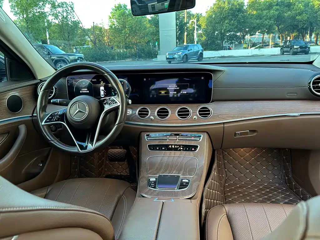 Mercedes-Benz E-Class — миниатюра 6