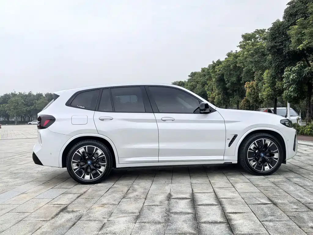 BMW iX3 — миниатюра 4