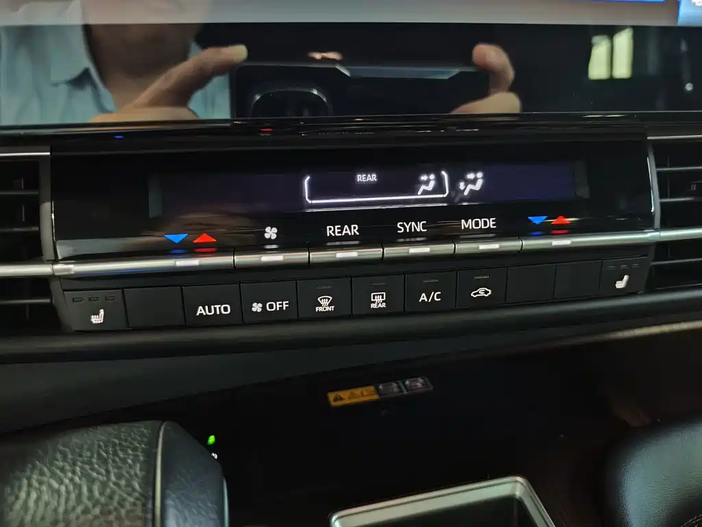 Toyota Granvia — миниатюра 13