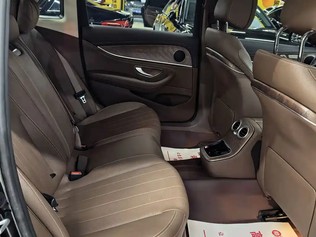 Mercedes-Benz E-Class — миниатюра 9