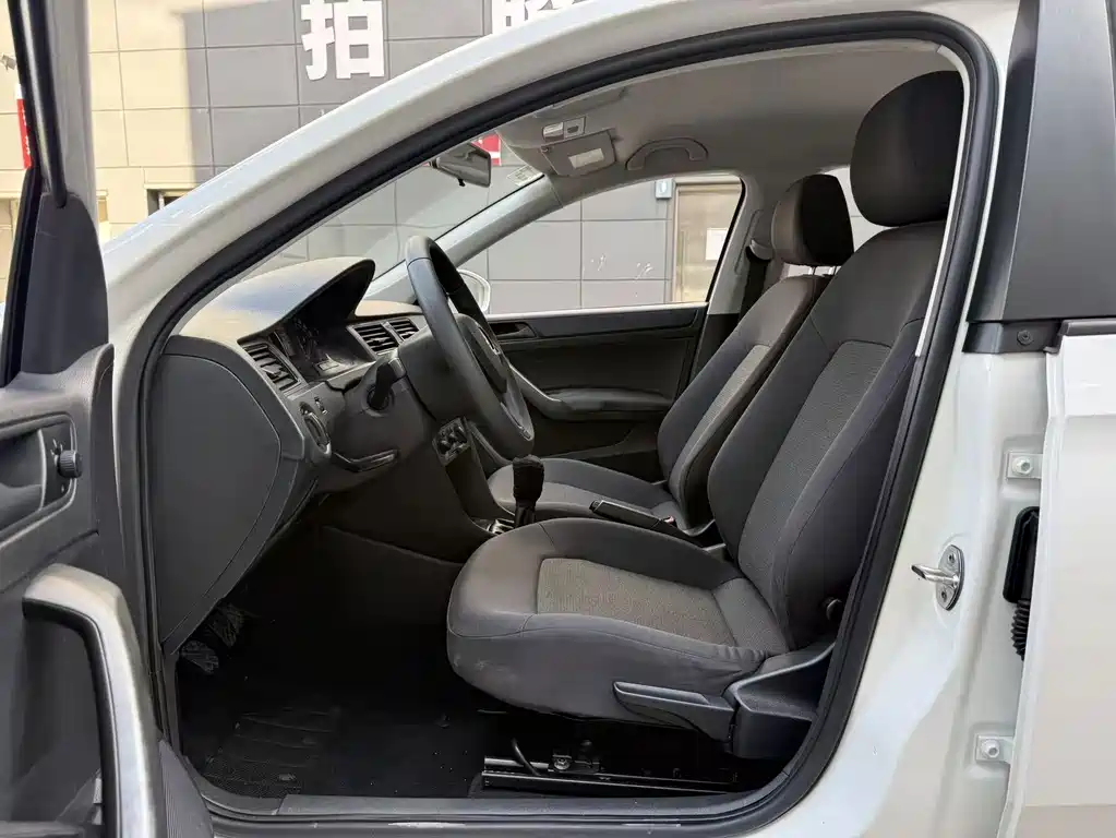 Skoda Rapid Spaceback — миниатюра 5