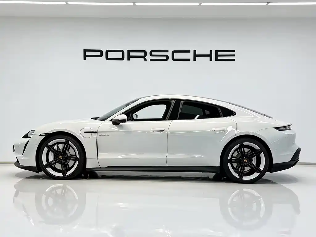 Porsche Taycan — миниатюра 3