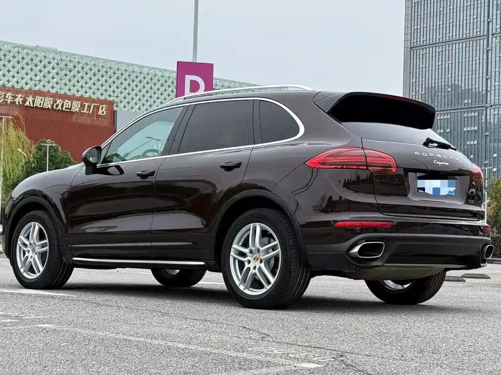 Porsche Cayenne — миниатюра 9
