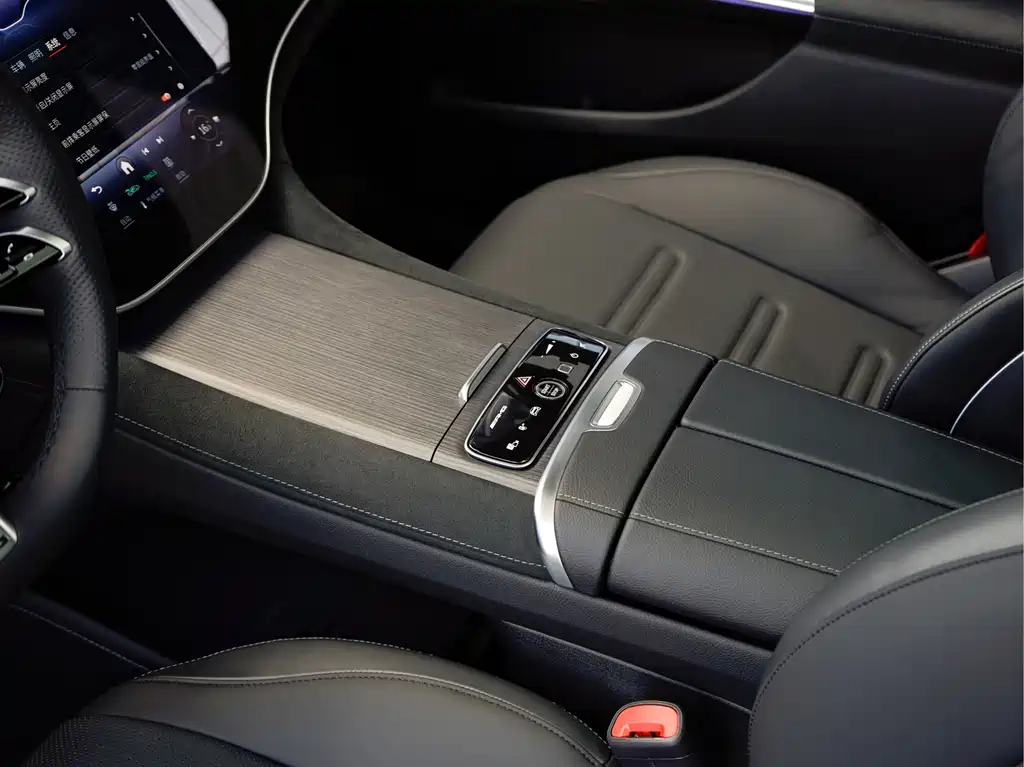 Mercedes-Benz EQE AMG — миниатюра 13