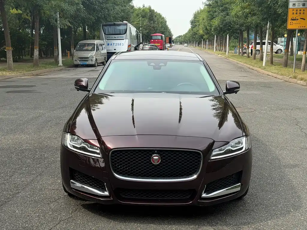 Jaguar XFL — миниатюра 2