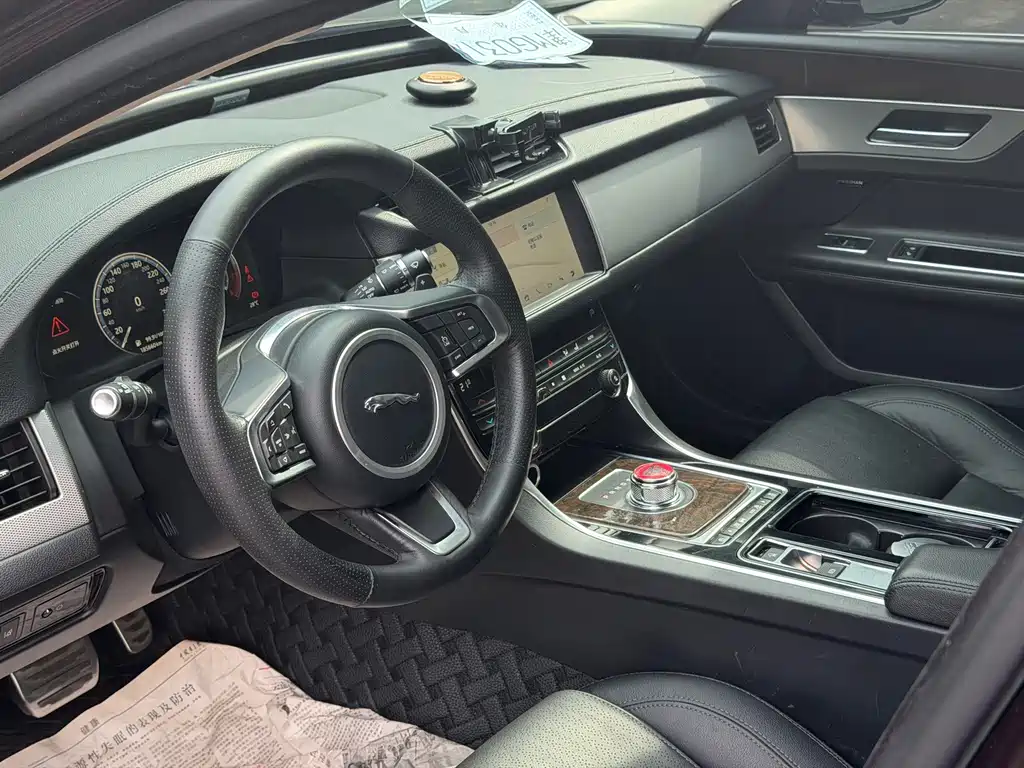 Jaguar XFL — миниатюра 4