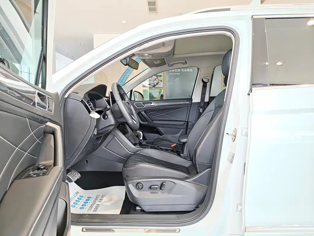 Volkswagen Tiguan L L 2024 330TSI AT R-Line
