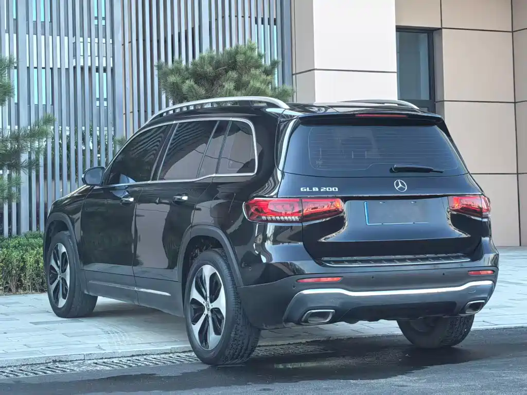Mercedes-Benz GLB — миниатюра 11