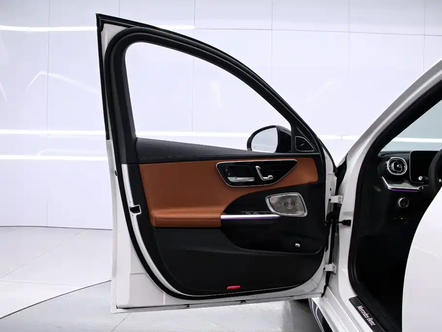 Mercedes-Benz C-Class — миниатюра 12