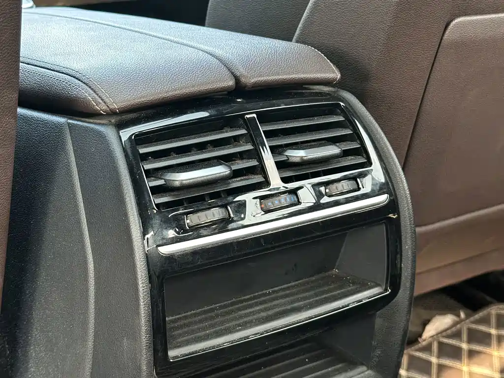 BMW 5 Series — миниатюра 14