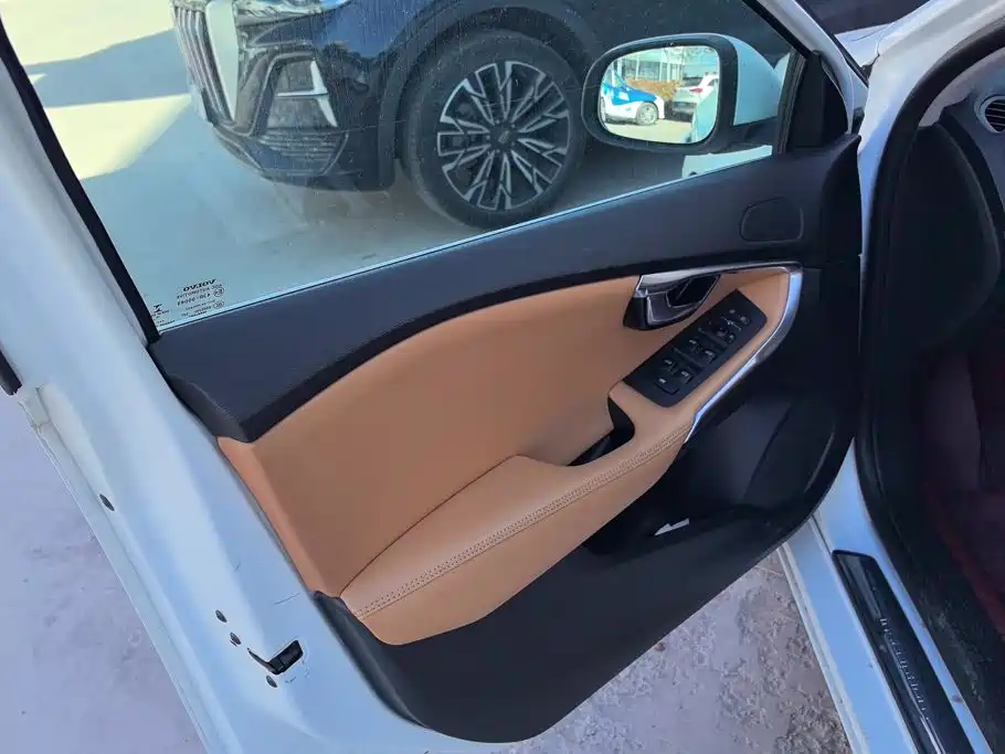 Volvo V40 — миниатюра 7