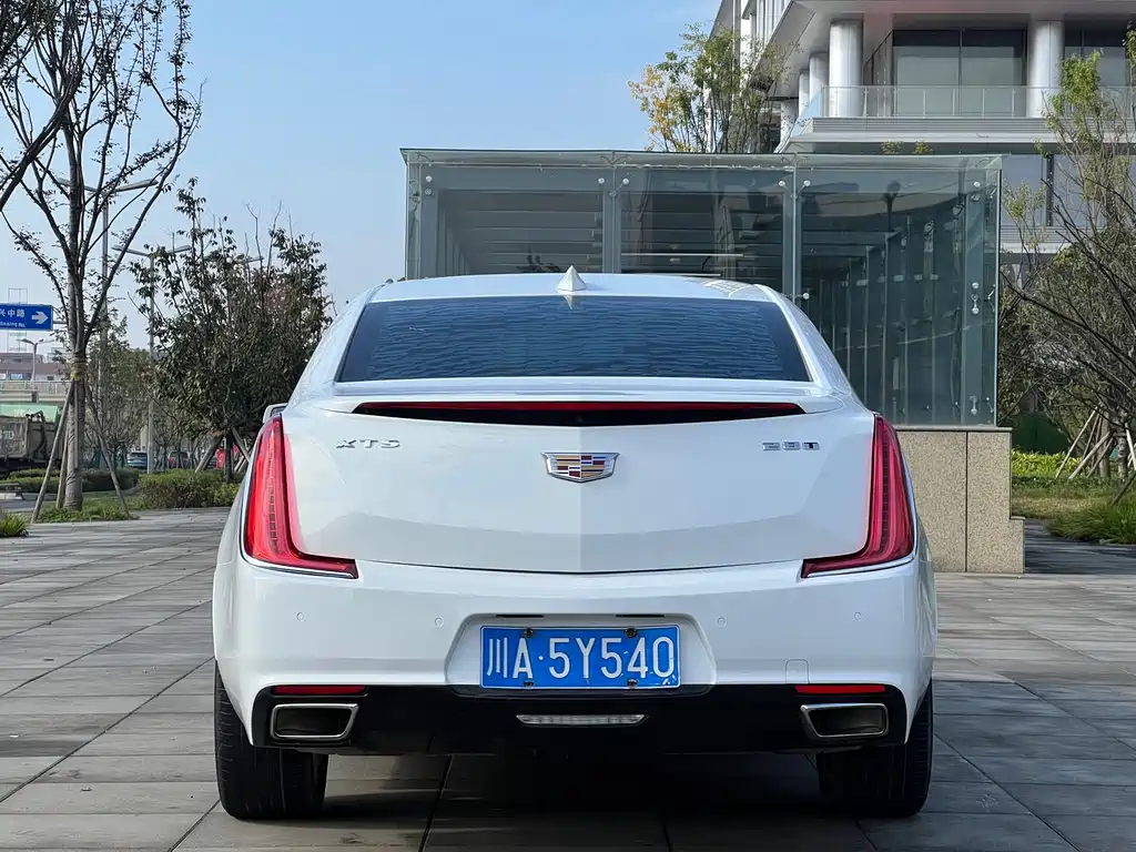 CADILLAC XTS