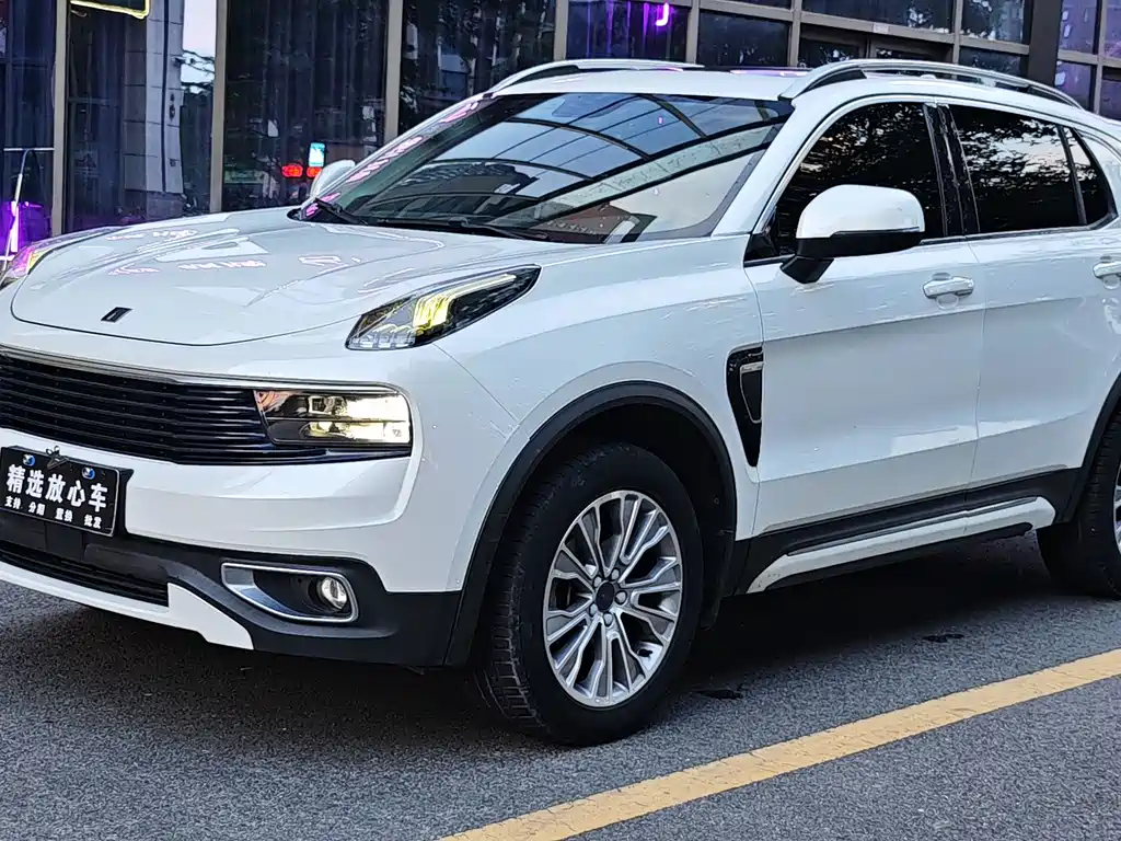 Lynk & Co 01