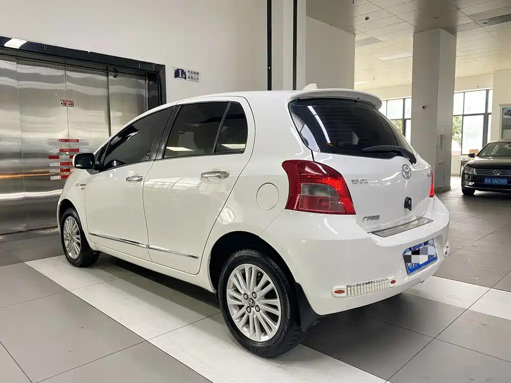 Toyota Yaris — миниатюра 9