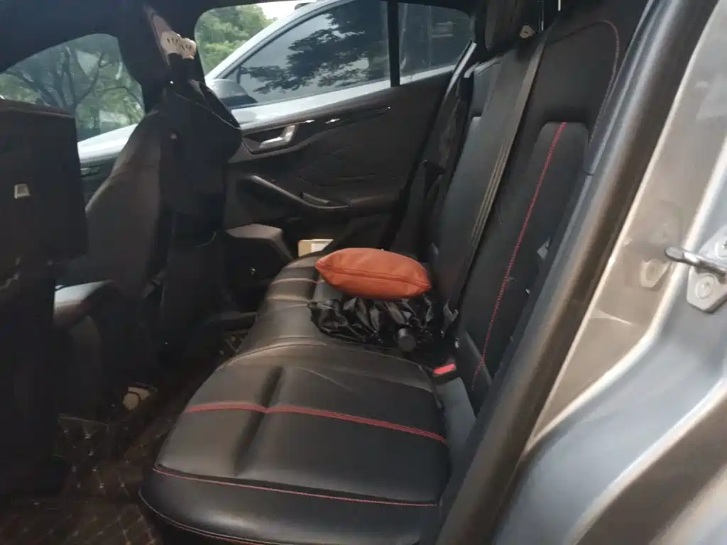 Ford Focus — миниатюра 15