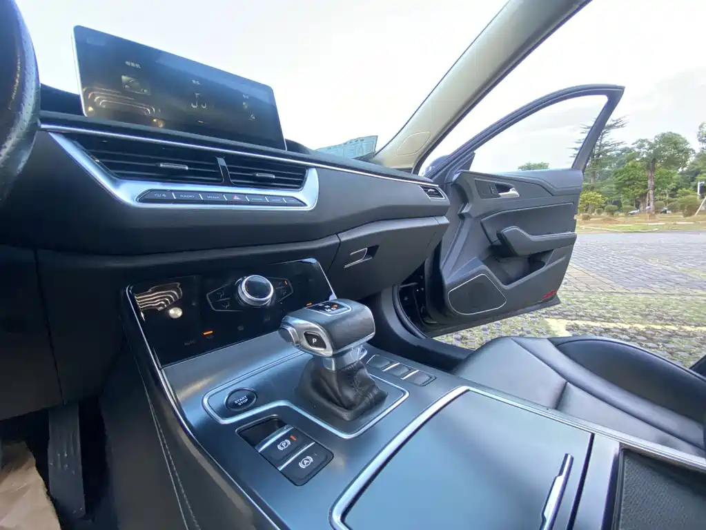 Hongqi Hongqi H5 — миниатюра 14