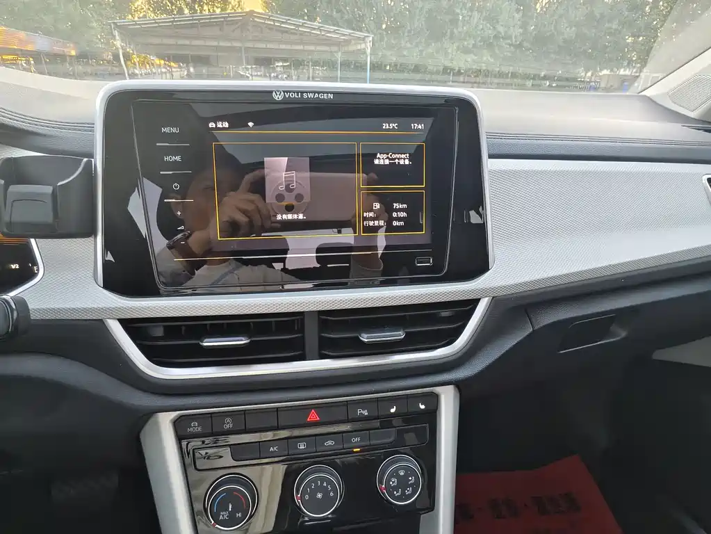 Volkswagen T-Roc — миниатюра 11