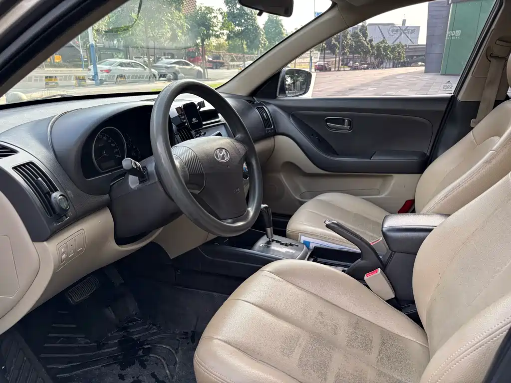 Hyundai Elantra 2011 1.6L AT Comfort