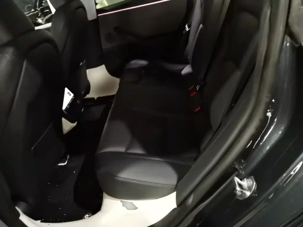 Tesla Model 3 — миниатюра 17