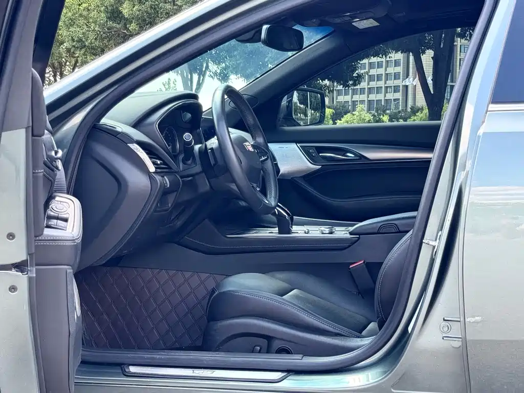 Cadillac CT5 — миниатюра 8