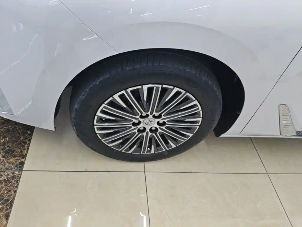 Buick GL8 Hybrid — миниатюра 23