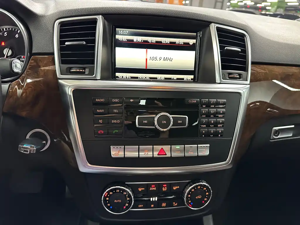 Mercedes-Benz M-Class — миниатюра 15