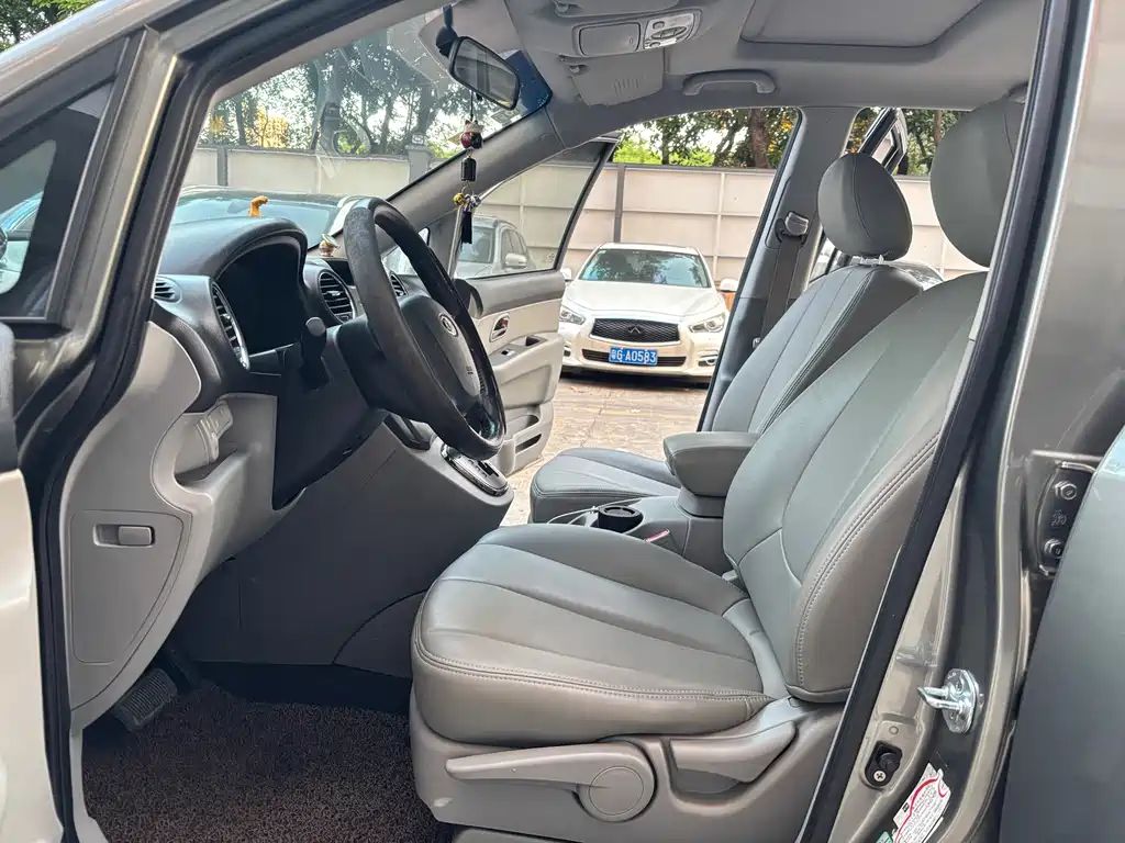 Kia Carens — миниатюра 8