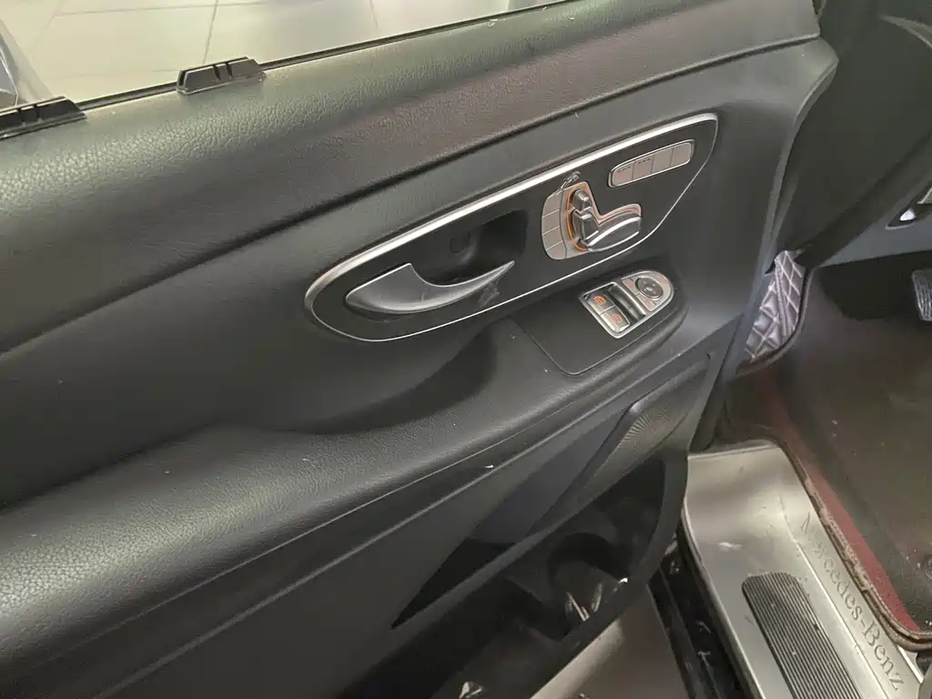 MERCEDES-BENZ V CLASS