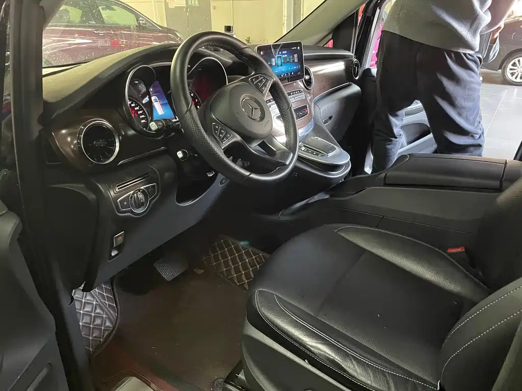 MERCEDES-BENZ V CLASS