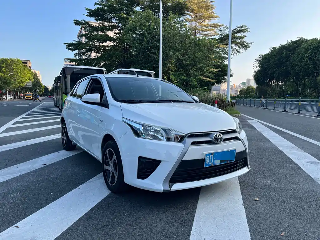 Toyota Yaris L — миниатюра 3