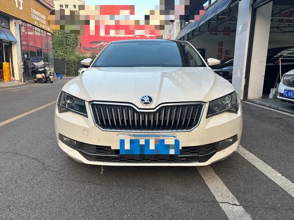 Skoda Superb — миниатюра 2
