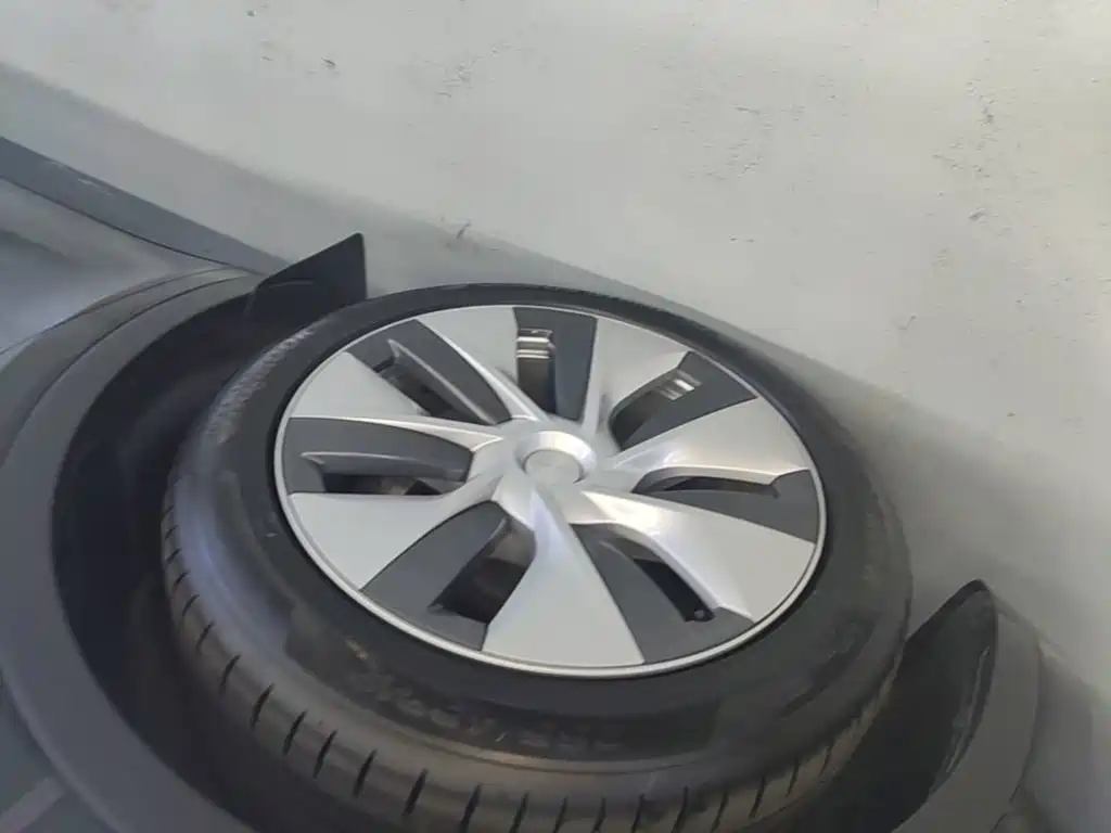 Tesla Model Y — миниатюра 23
