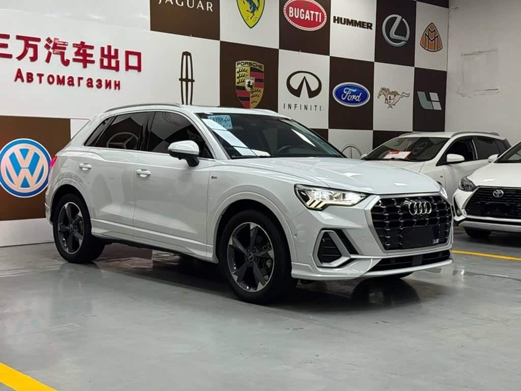 Audi Q3 1.4 л 2022 г. Белый, пробег 34000 км