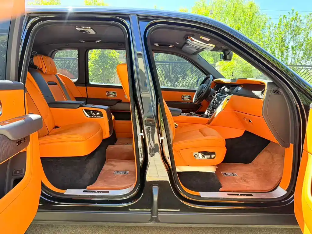 Rolls-Royce Cullinan 2018 мест