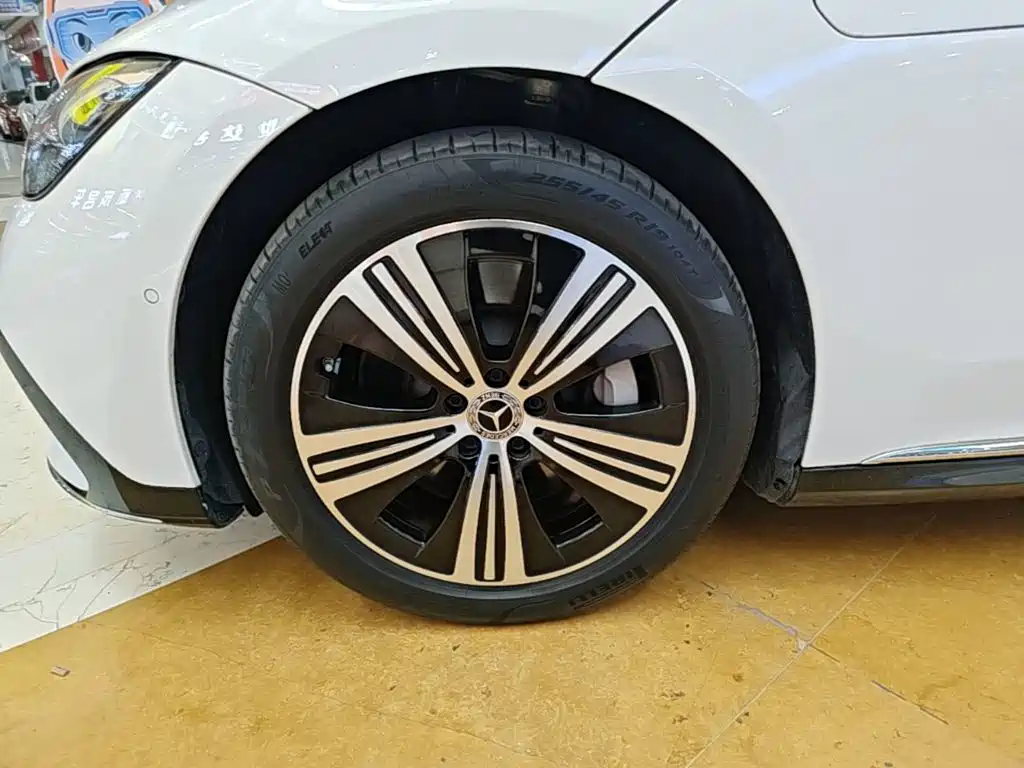 Mercedes-Benz EQE — миниатюра 23