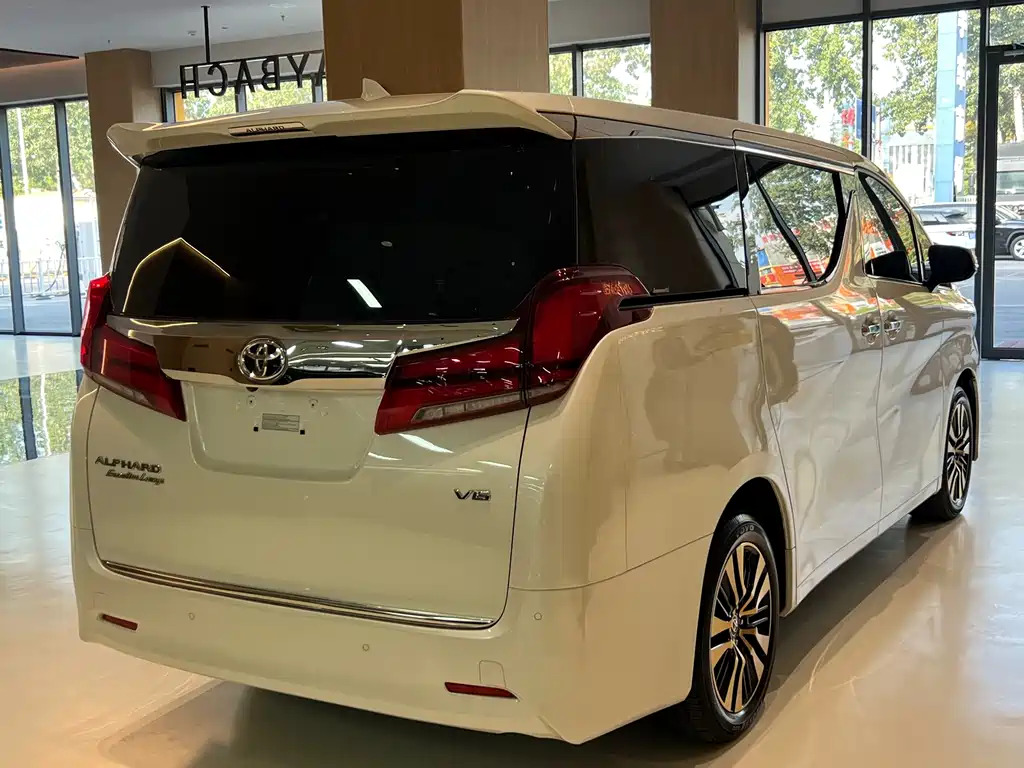 Toyota Alphard — миниатюра 19