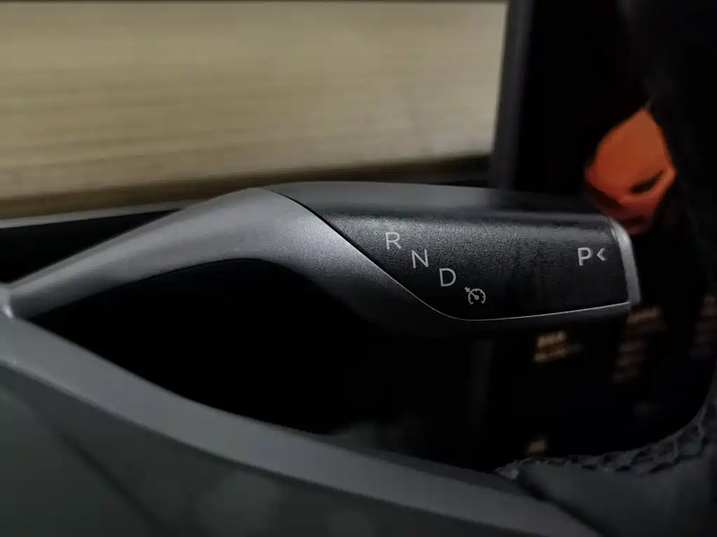Tesla Model Y — миниатюра 13