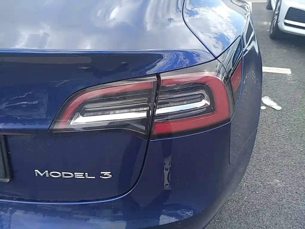 Tesla Model 3 — миниатюра 8