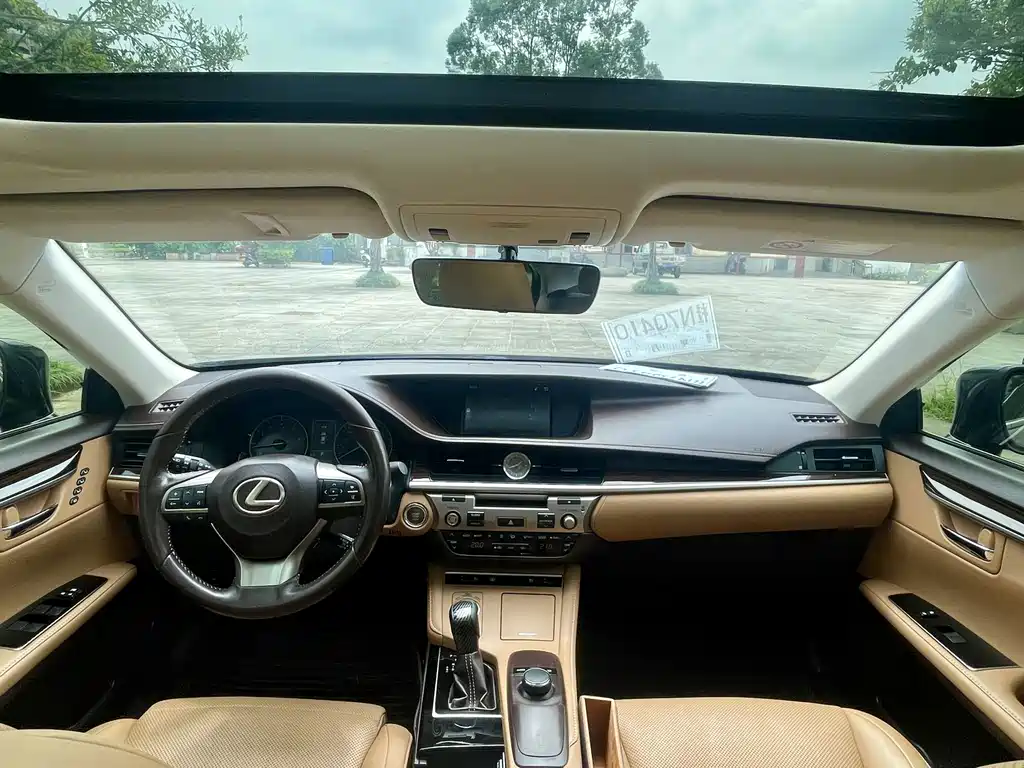 Lexus ES — миниатюра 11
