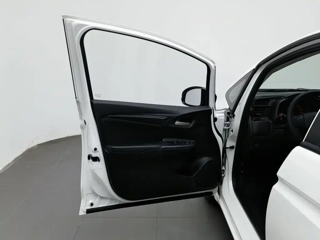 Honda Fit — миниатюра 8