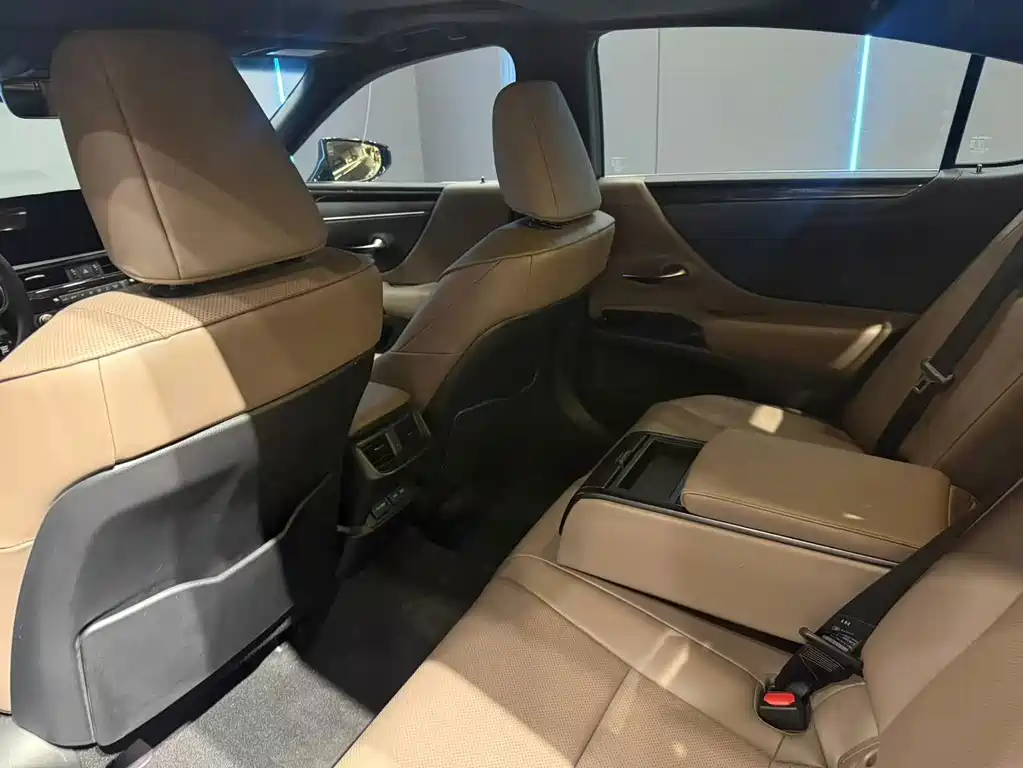 Lexus ES — миниатюра 11